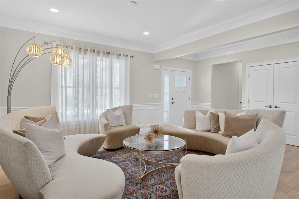 10 Shagbark Cir