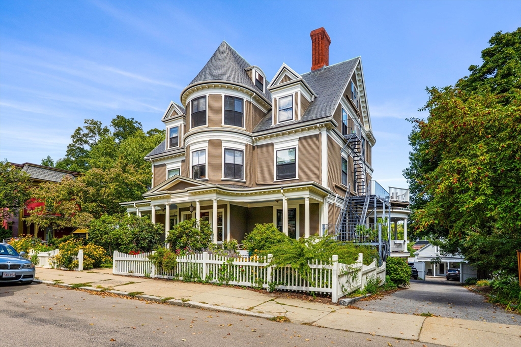 11 Revere St 6