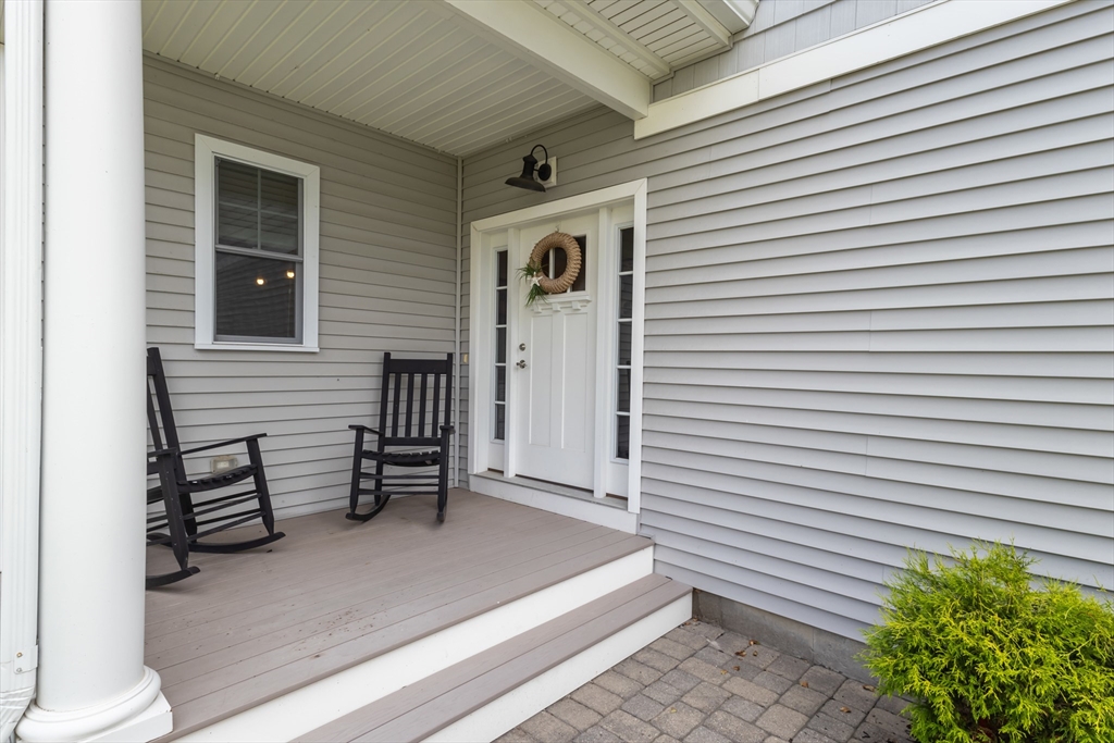 40 Lakepoint Way 40