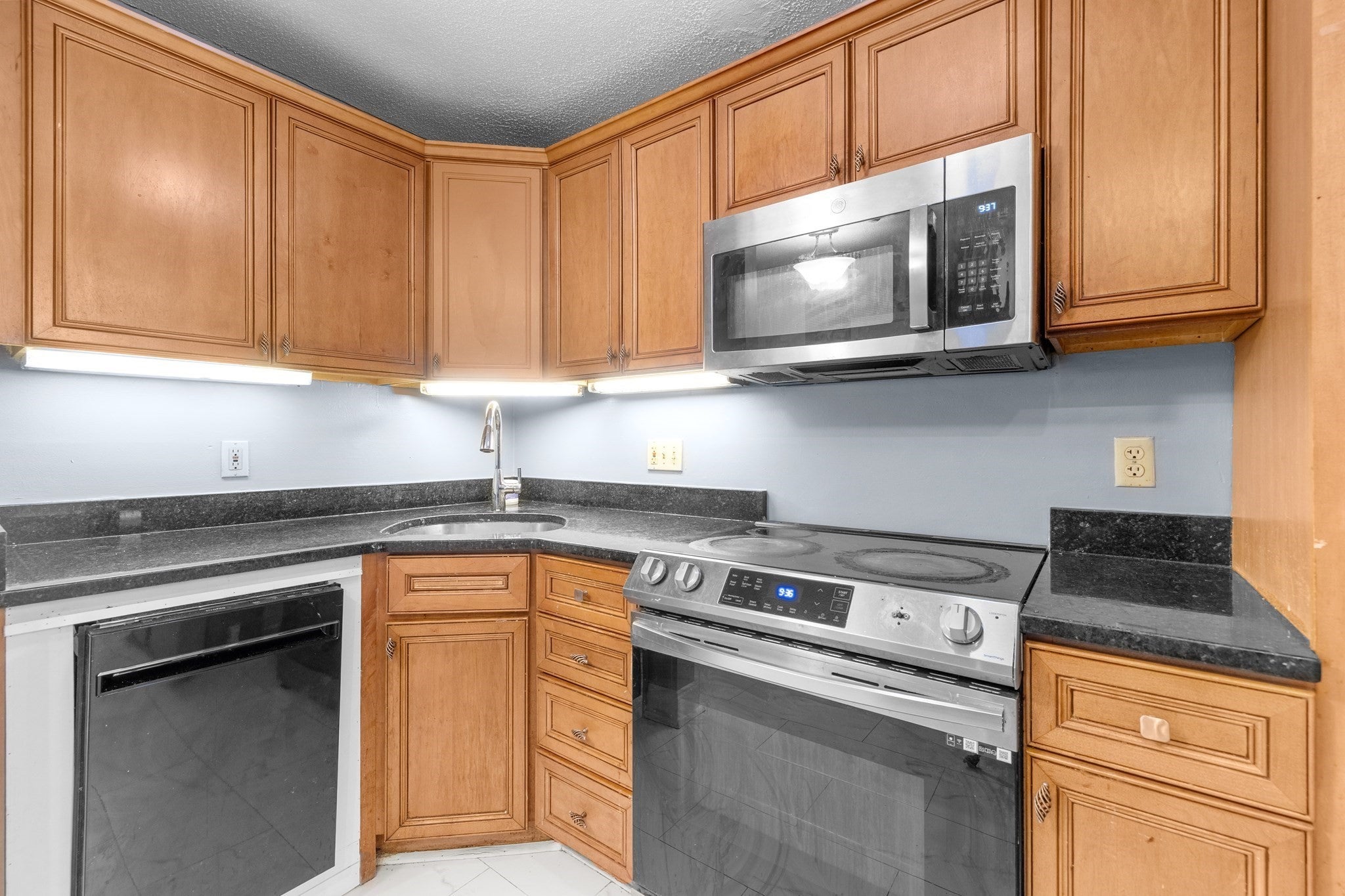 750 Brookside Dr #D, Andover, MA Photo #6