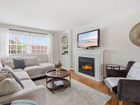 Photo of 80 B Washington Park Dr #7, Andover, MA 01810 (MLS # 73526511)