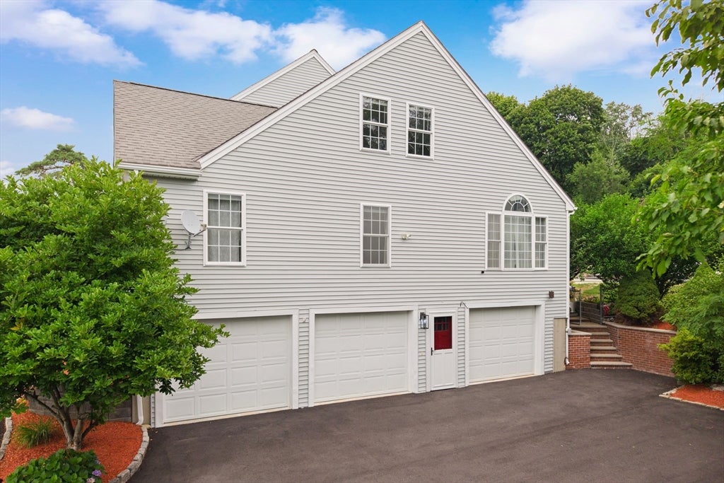 24 Sheridan Ln