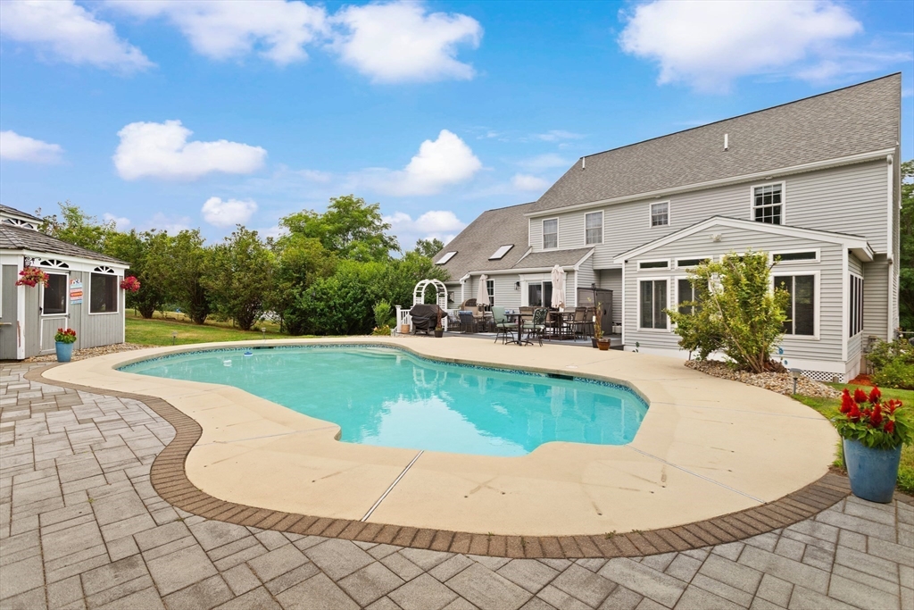 24 Sheridan Ln