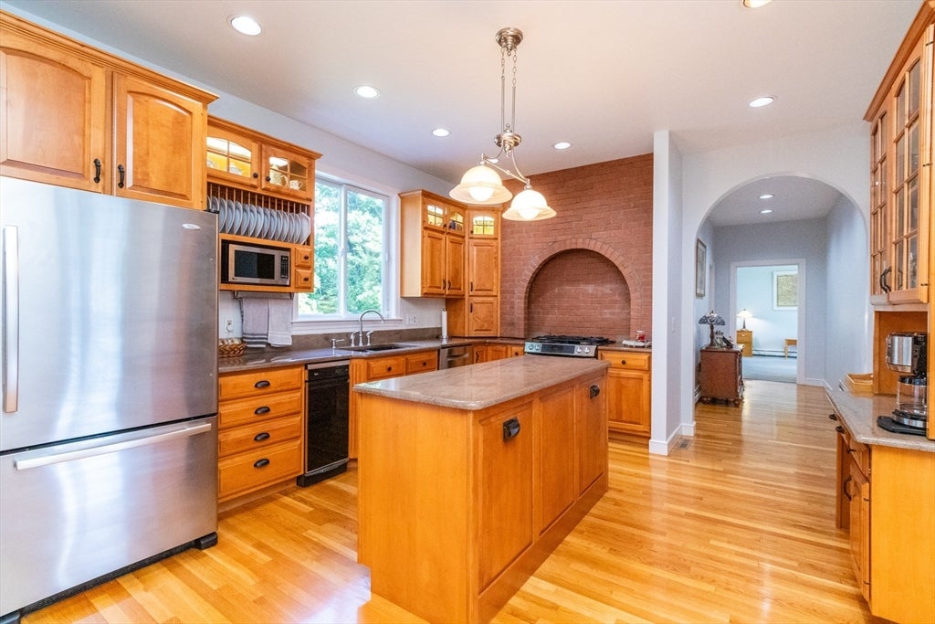 25 Windsor Dr