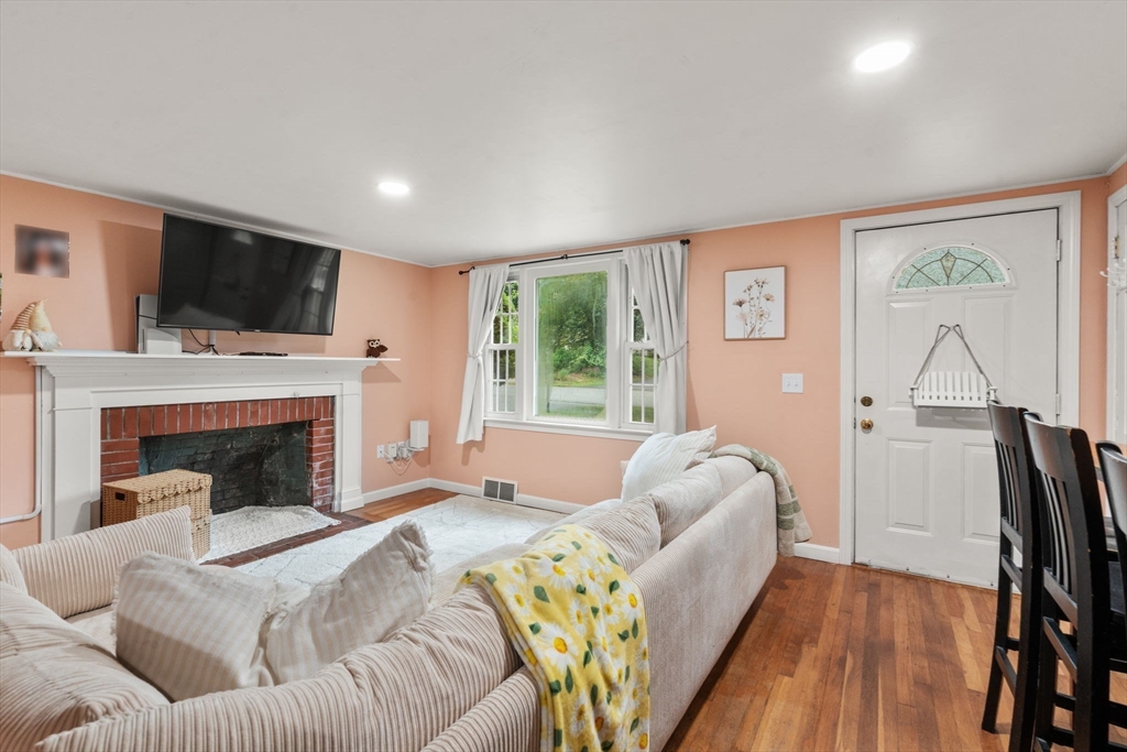 17 Center Hill Rd