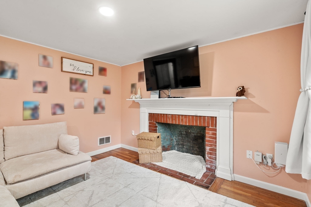 17 Center Hill Rd