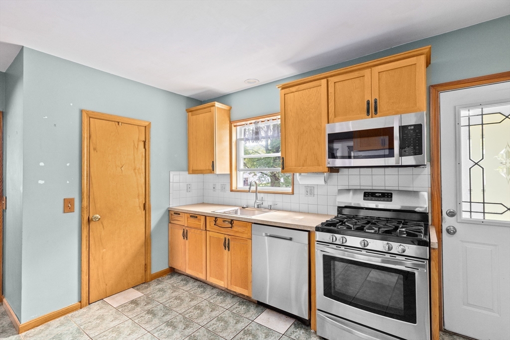 64 Webb St
