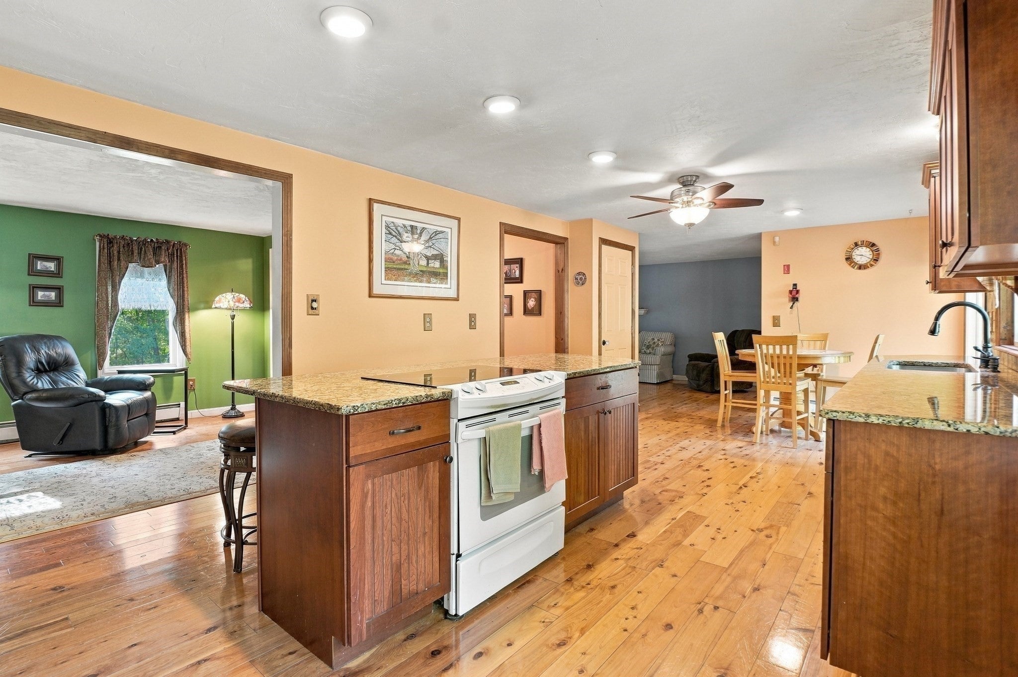 10 Flaxfield Road, Dudley, MA Photo #9