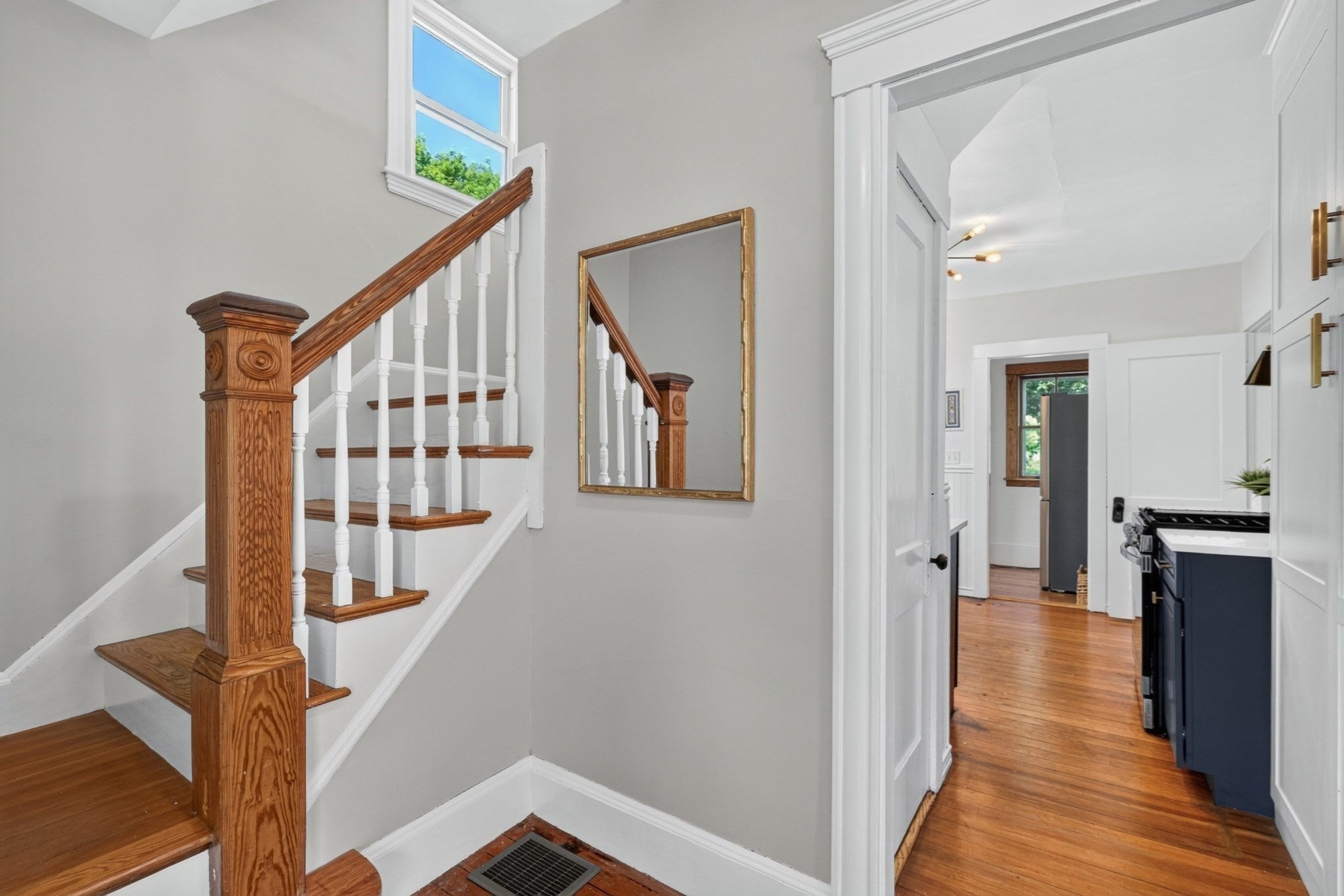 24 Bussey St