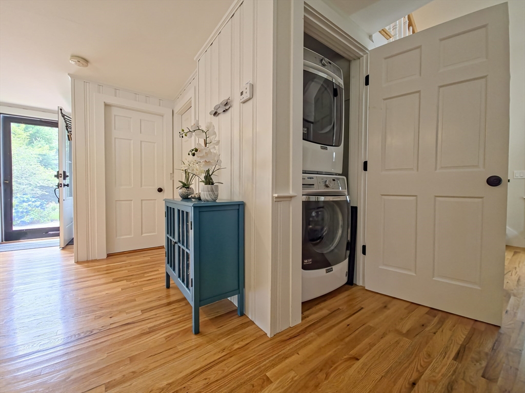 55 Meadowview Rd S