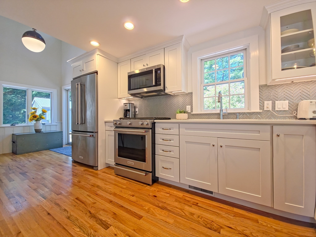 55 Meadowview Rd S