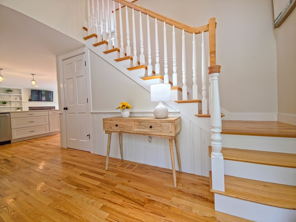 55 Meadowview Rd S