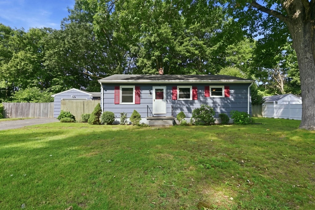 Photo of 300 Newhouse St, Springfield, MA