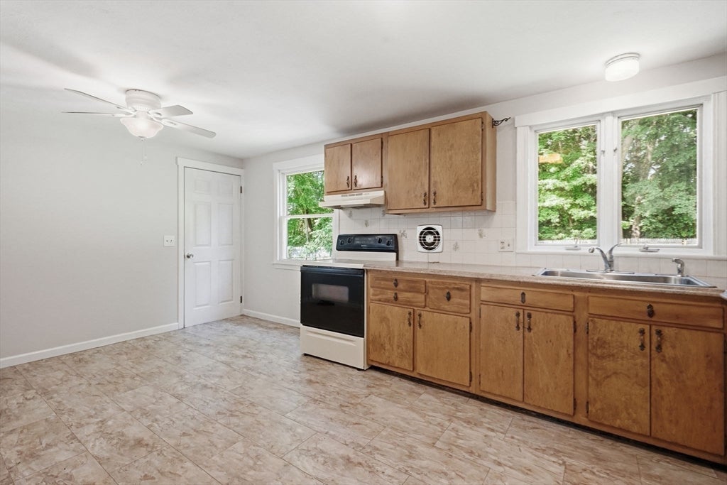 300 Newhouse St, Springfield, MA, 300 Newhouse St, Springfield, MA Photo #11