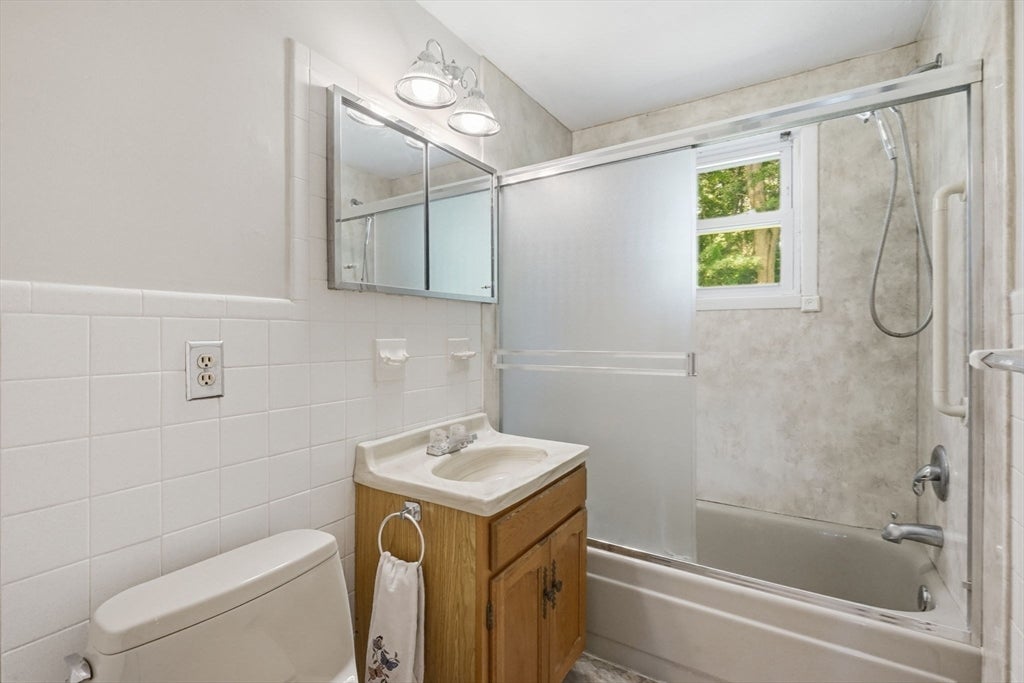 300 Newhouse St, Springfield, MA, 300 Newhouse St, Springfield, MA Photo #15