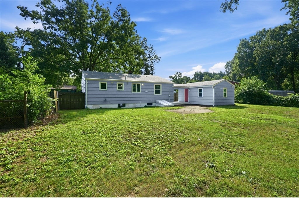 300 Newhouse St, Springfield, MA, 300 Newhouse St, Springfield, MA Photo #2