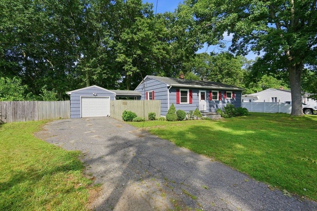 300 Newhouse St, Springfield, MA, 300 Newhouse St, Springfield, MA Photo #24