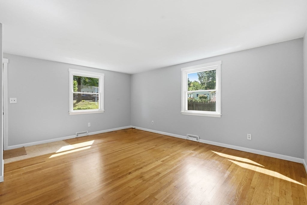 300 Newhouse St, Springfield, MA, 300 Newhouse St, Springfield, MA Photo #6