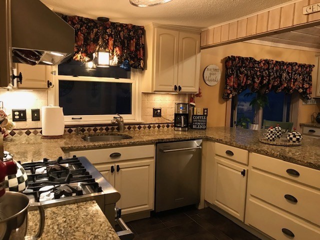 3 Thoreau Dr