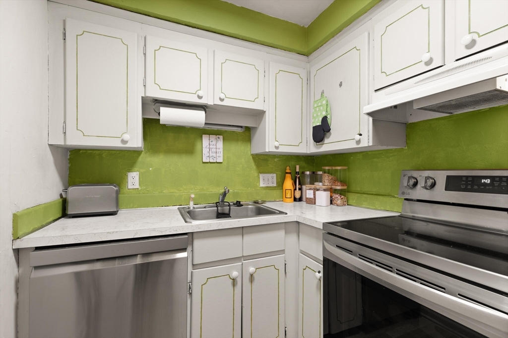 1 Royal Crest Dr #3, Randolph, MA Photo #7