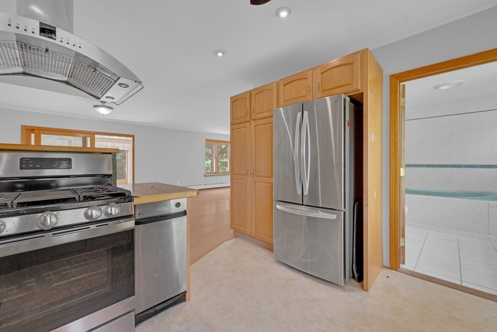 19 Crocker Ave, Lunenburg, MA, 19 Crocker Ave, Lunenburg, MA Photo #14