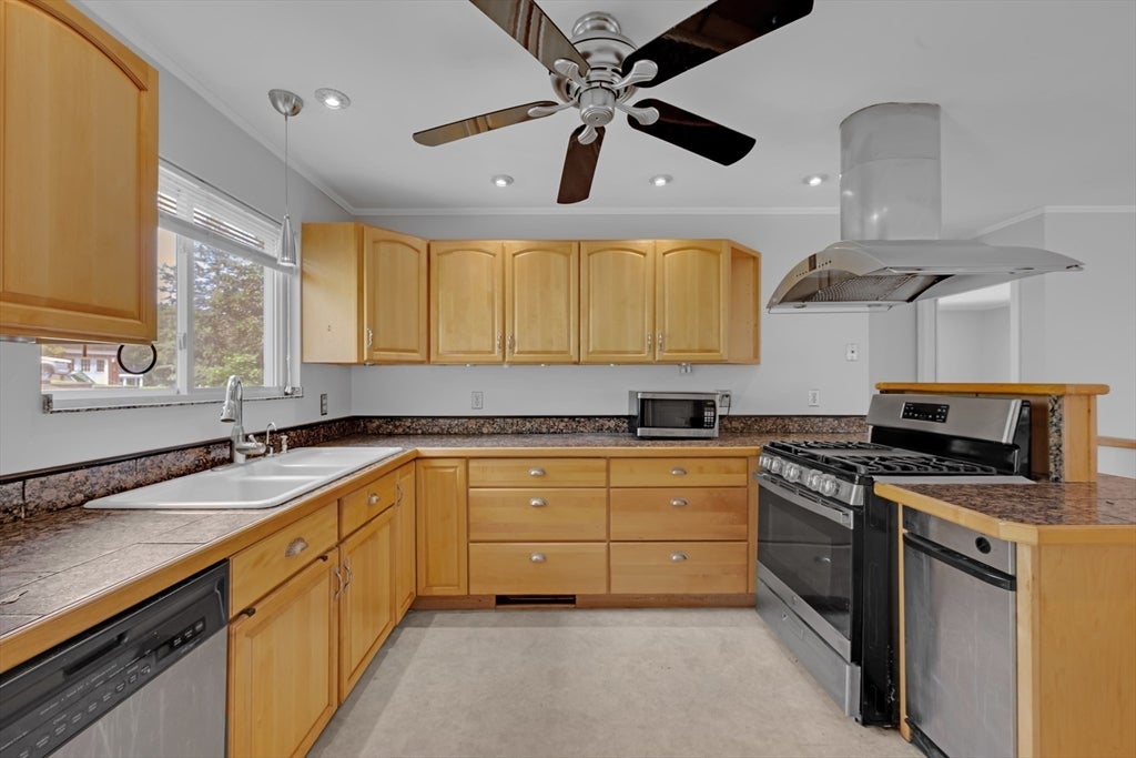 19 Crocker Ave, Lunenburg, MA, 19 Crocker Ave, Lunenburg, MA Photo #12