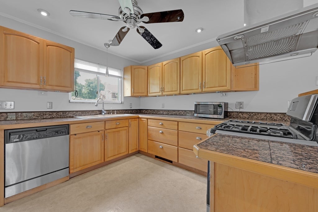 19 Crocker Ave, Lunenburg, MA, 19 Crocker Ave, Lunenburg, MA Photo #13