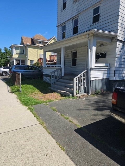 Photo of 335 Oakland St, Springfield, MA