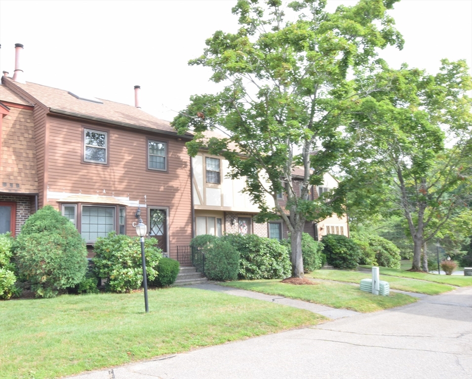Click for C4 Scotty Hollow Dr #C4, Chelmsford, MA slideshow