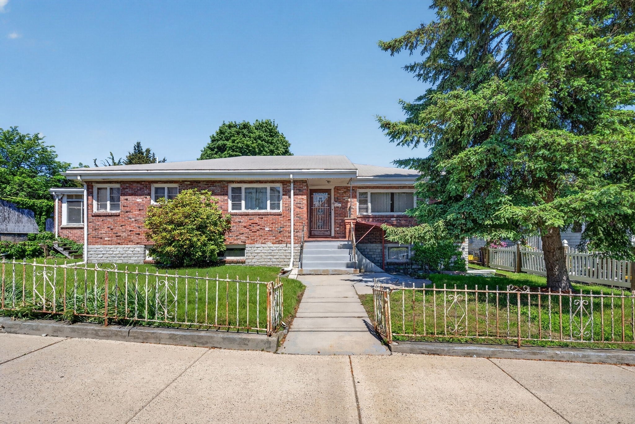 Photo of 14 Coolidge St, Everett, MA