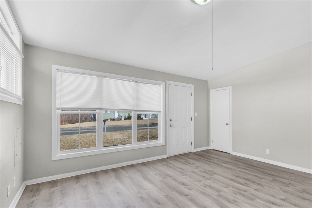 Springfield, Massachusetts 01119, United States, 2 Bedrooms Bedrooms, ,1 BathroomBathrooms,Residential,Active,88571