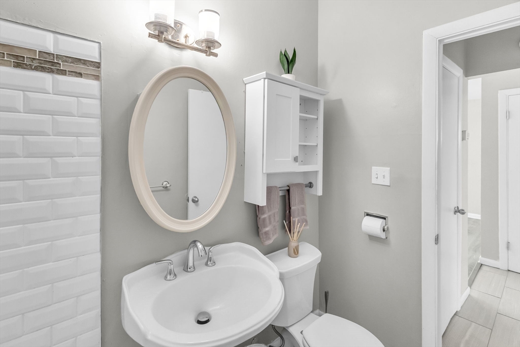 Springfield, Massachusetts 01119, United States, 2 Bedrooms Bedrooms, ,1 BathroomBathrooms,Residential,Active,88571