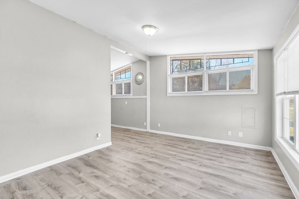 Springfield, Massachusetts 01119, United States, 2 Bedrooms Bedrooms, ,1 BathroomBathrooms,Residential,Active,88571