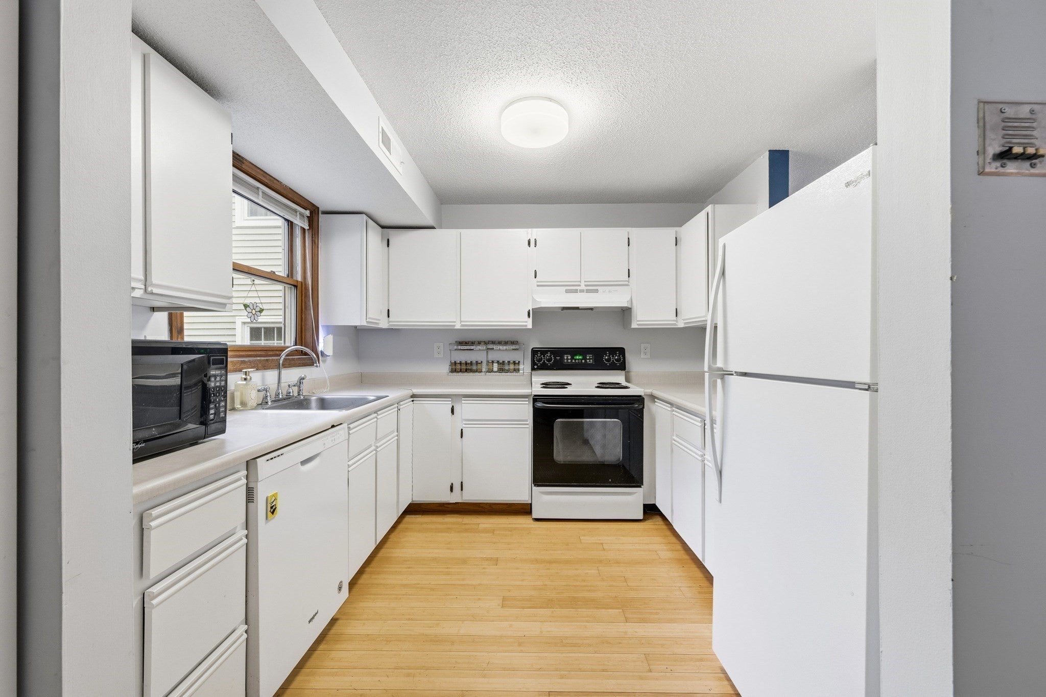 371 Aiken Ave #10, Lowell, MA Photo #9
