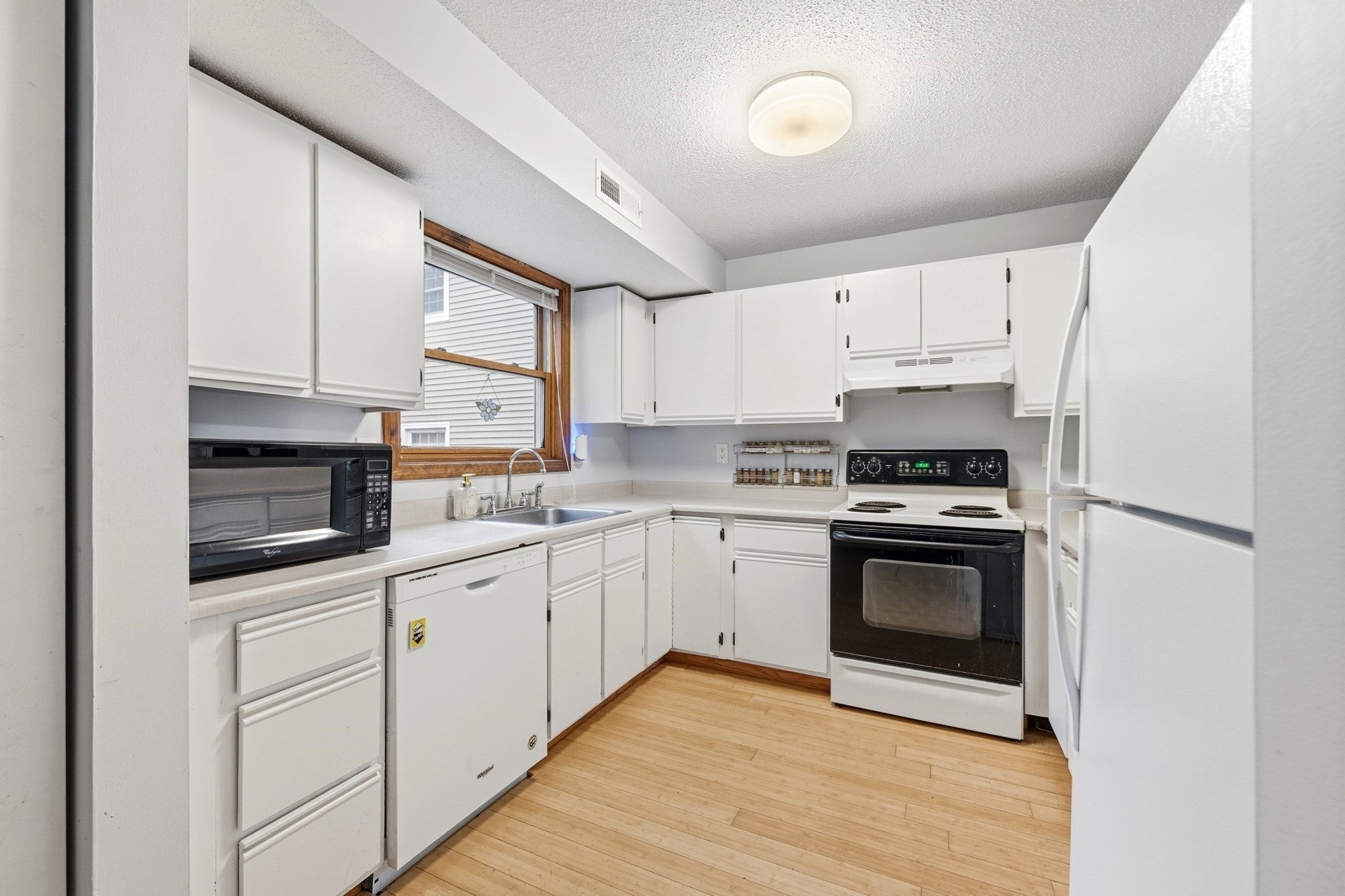 371 Aiken Ave #10, Lowell, MA Photo #10