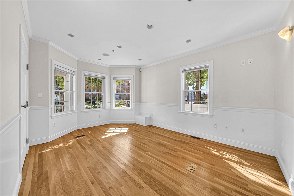 Needham, Massachusetts 02492, United States, 1 Bedroom Bedrooms, ,1 BathroomBathrooms,Residential,Active,205304