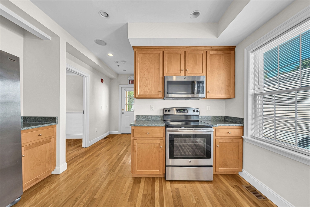 Needham, Massachusetts 02492, United States, 1 Bedroom Bedrooms, ,1 BathroomBathrooms,Residential,Active,205304