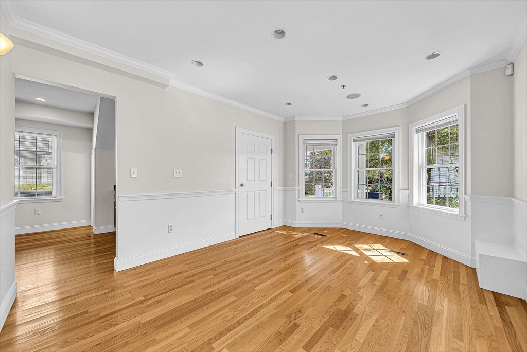 Needham, Massachusetts 02492, United States, 1 Bedroom Bedrooms, ,1 BathroomBathrooms,Residential,Active,205304