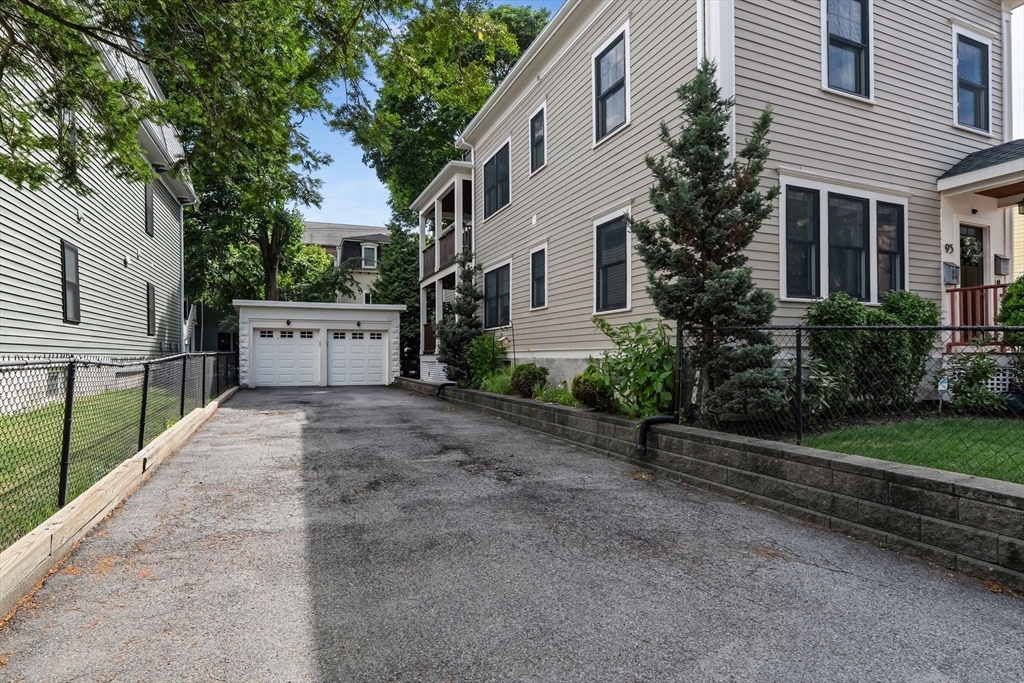 95 Green St 2