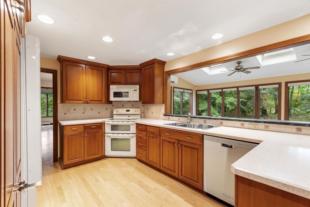 23 Banbury Dr, Westford, MA Photo #13