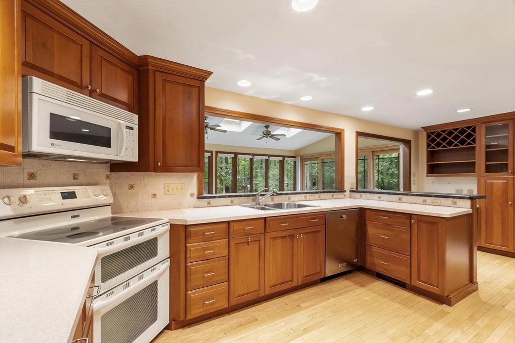 23 Banbury Dr, Westford, MA Photo #12