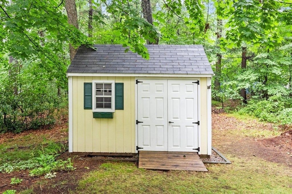 23 Banbury Dr, Westford, MA Photo #36