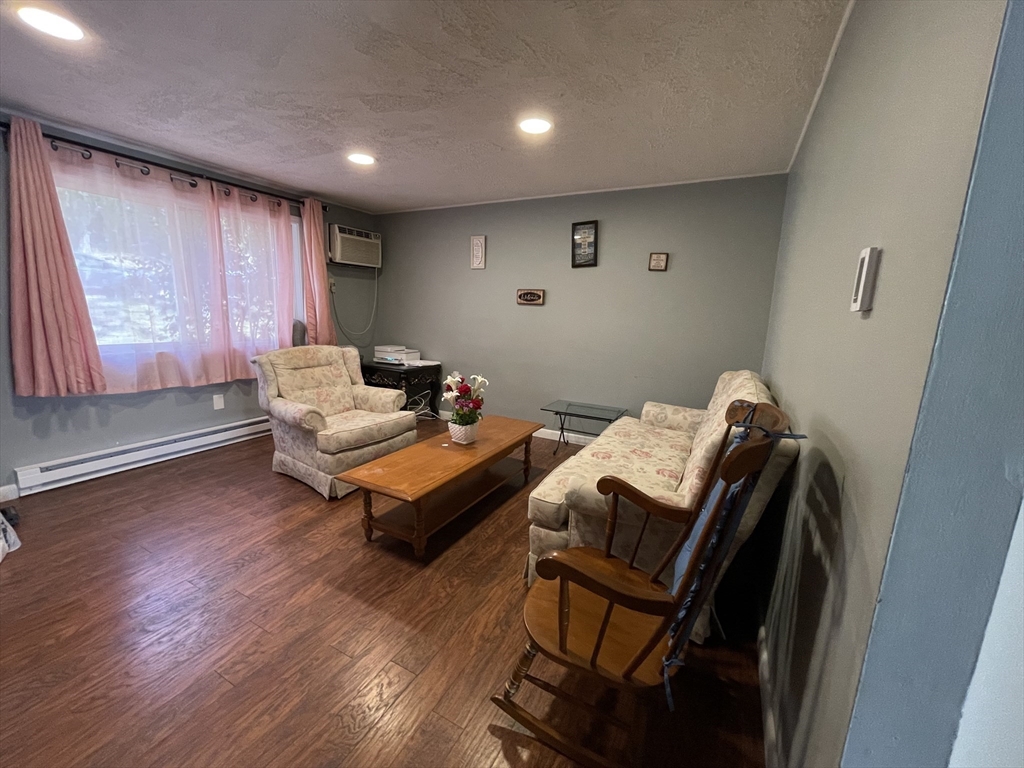650 Robbins Ave 33
