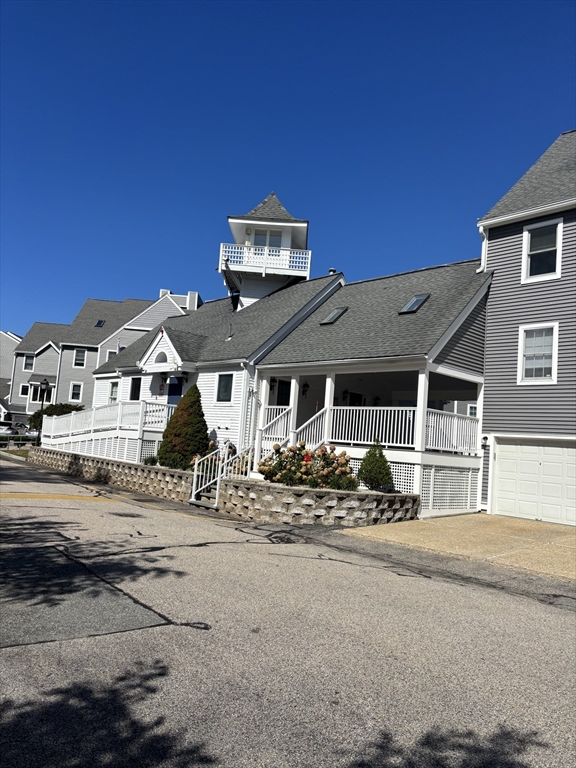 700 Shore Drive 902