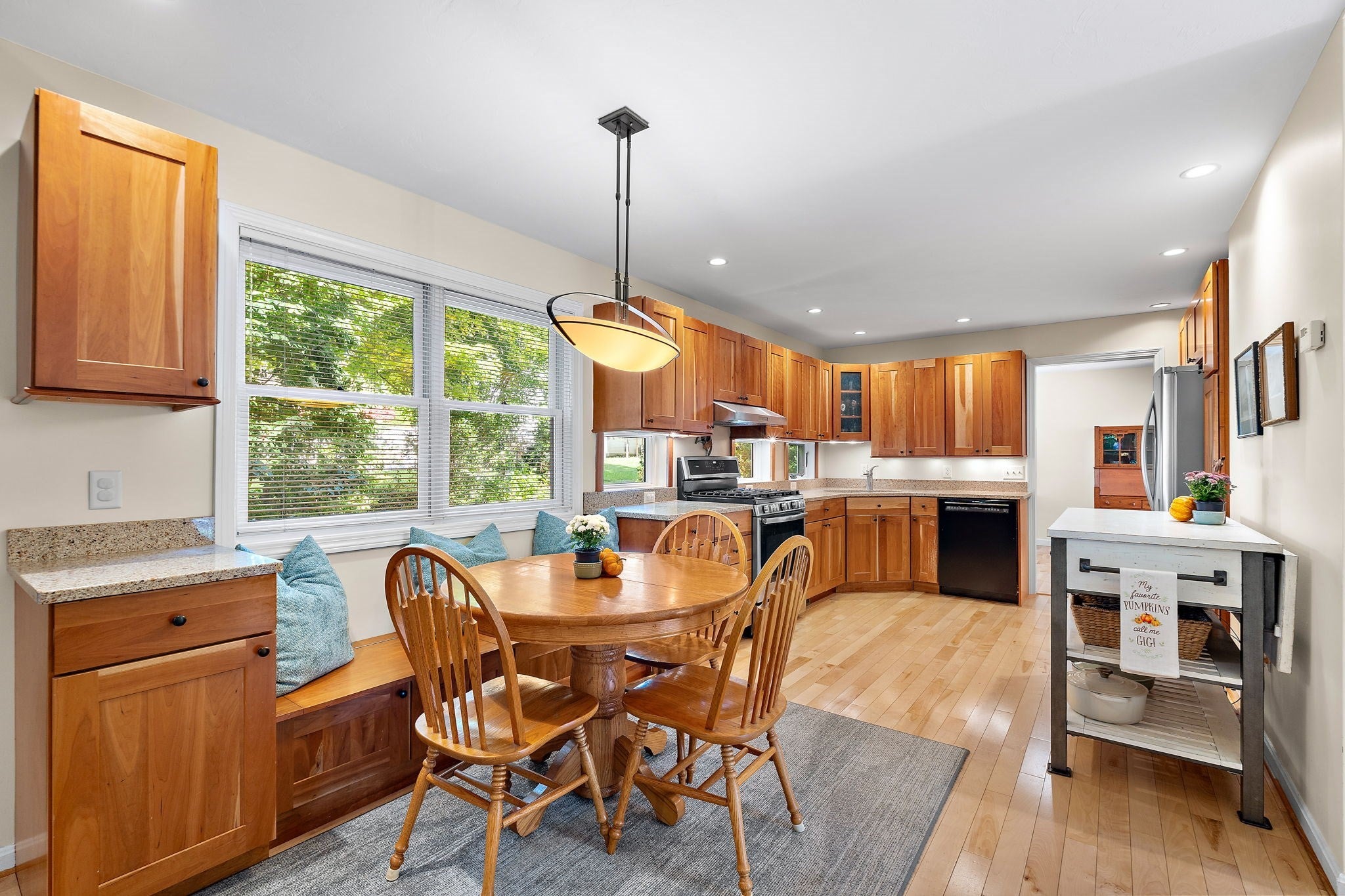 10 Trevor Ln, Worcester, MA Photo #11