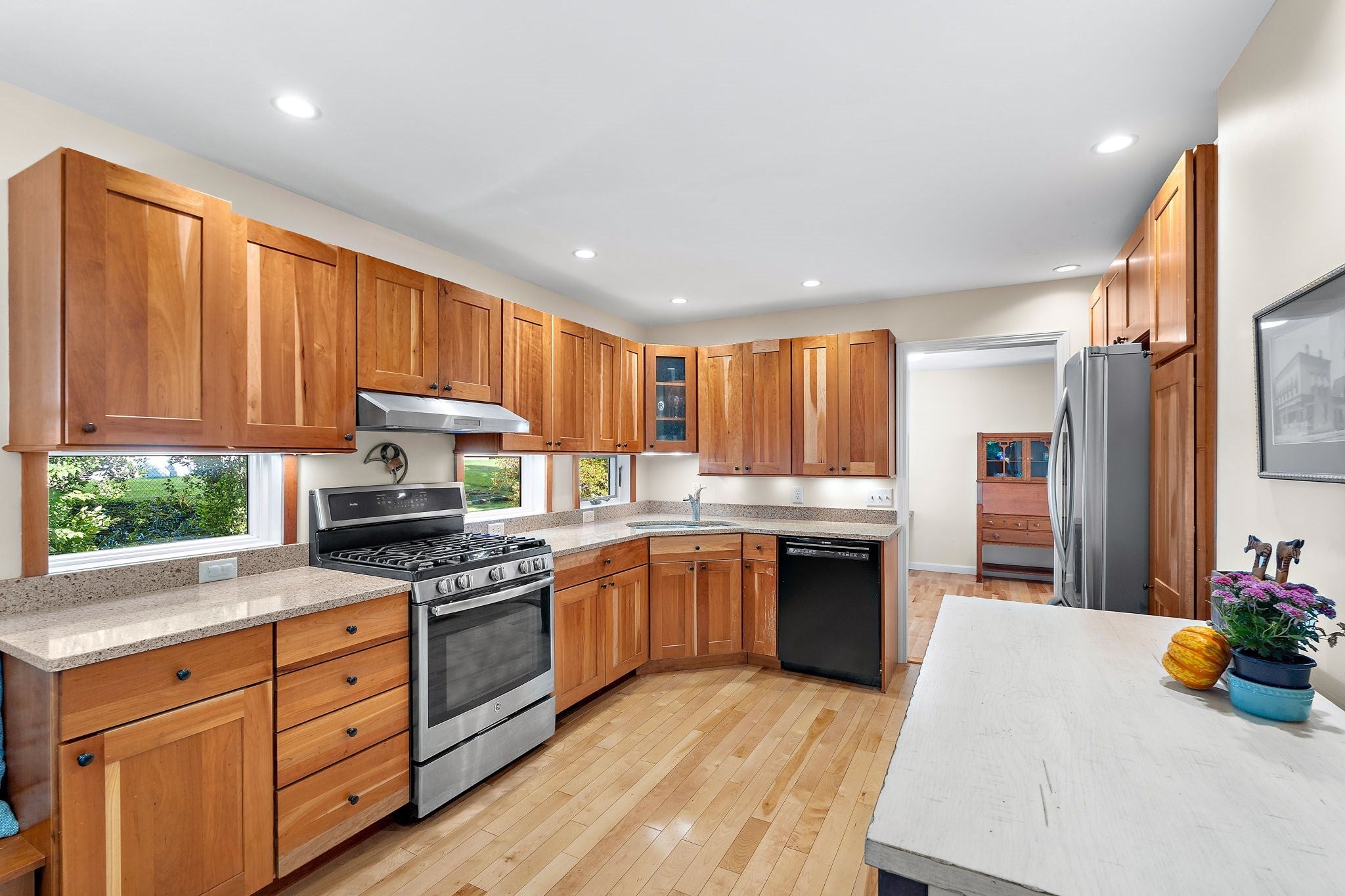 10 Trevor Ln, Worcester, MA Photo #9