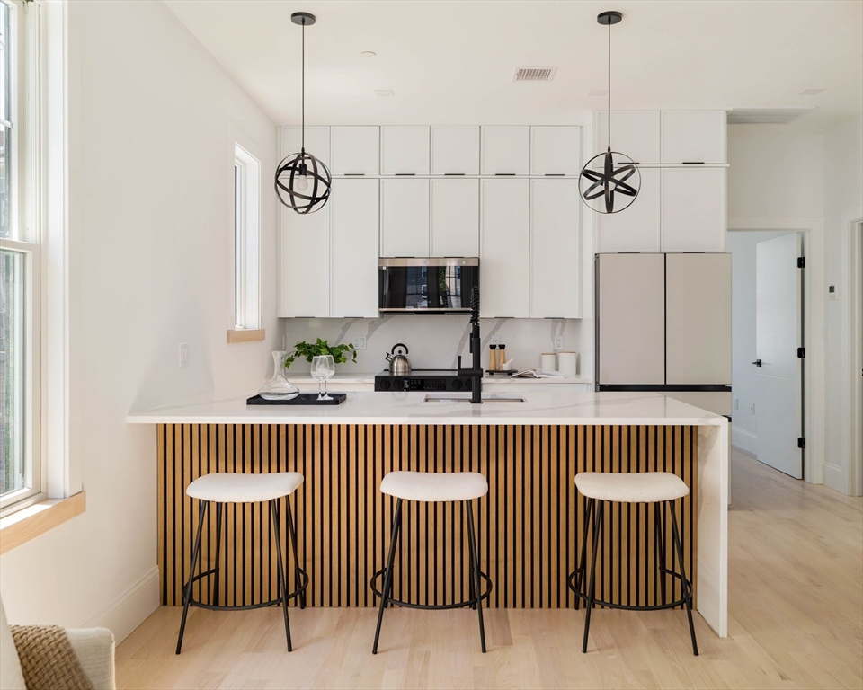 304 Paris Street 101