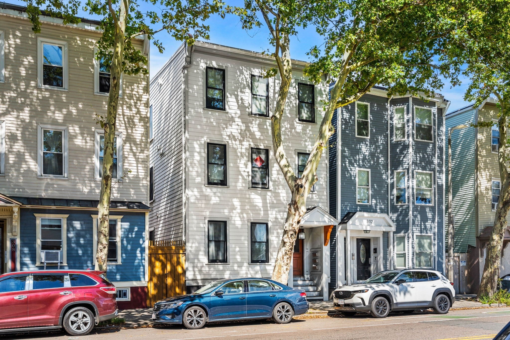 Photo of 310 Chelsea St, Boston, MA