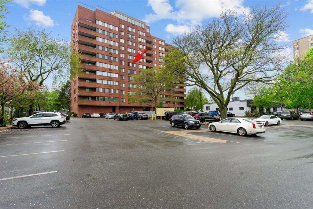 77 Adams St 708
