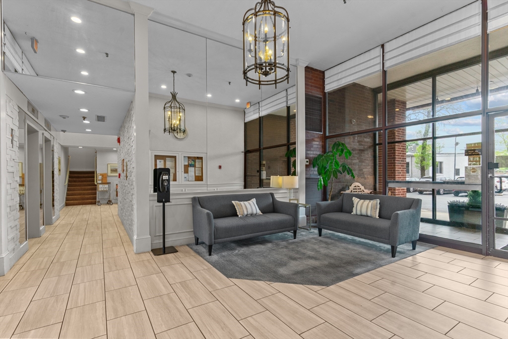 77 Adams St 708